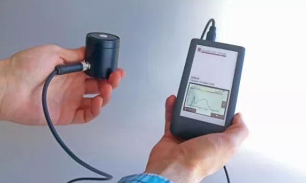 将 CSS-45 与控制单元 CSS-D 结合起来用作手持式仪器1.jpg